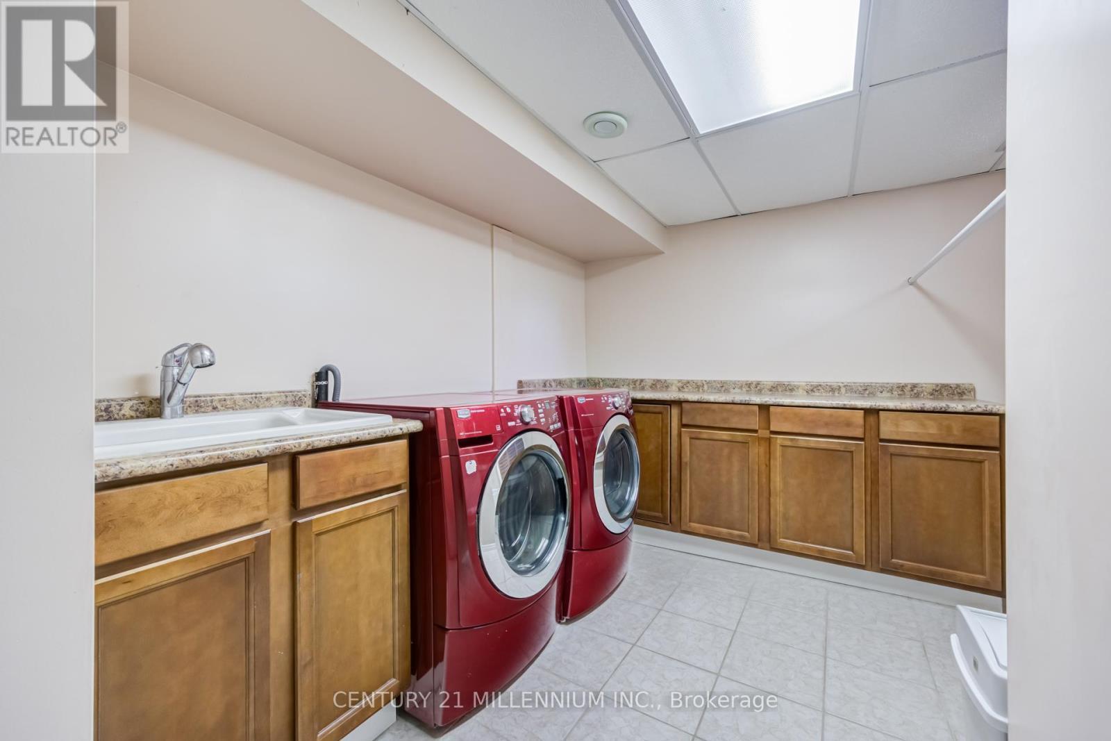 7220 Danton Promenade, Mississauga, ON - Indoor Photo Showing Laundry Room