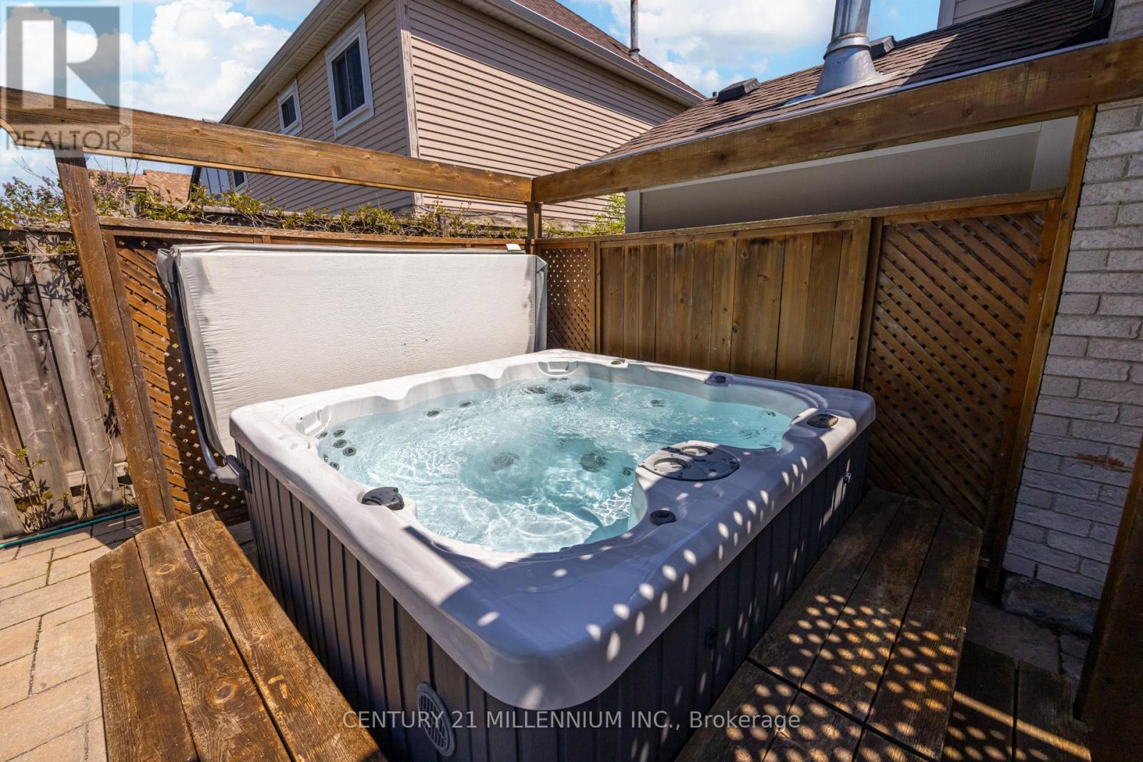 7220 Danton Promenade, Mississauga, ON - Outdoor