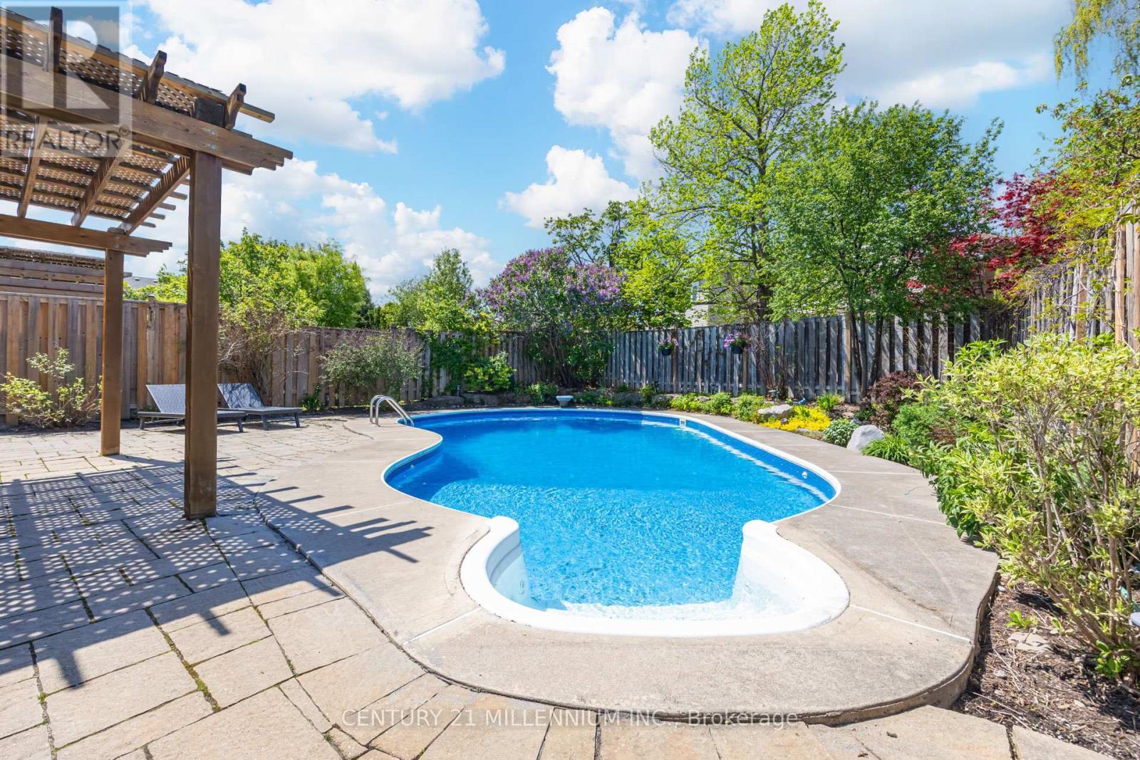 7220 Danton Promenade, Mississauga, ON - Outdoor With In Ground Pool With Deck Patio Veranda With Backyard