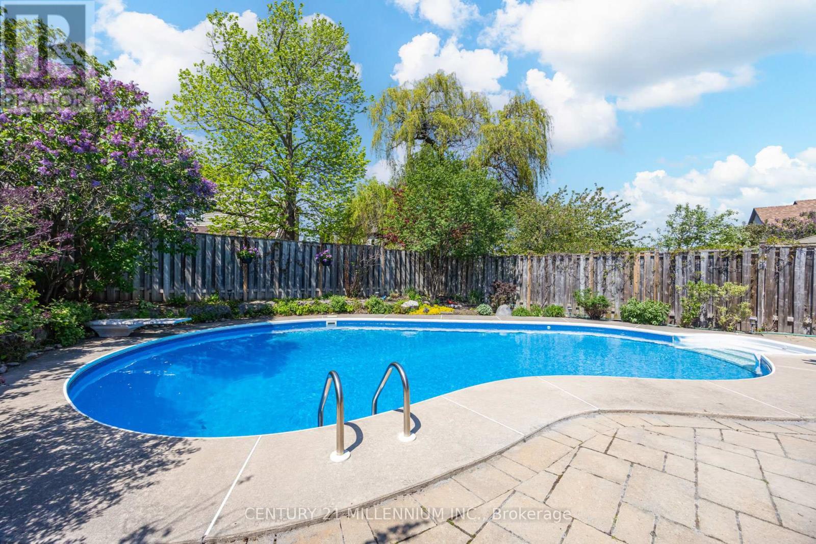 7220 Danton Promenade, Mississauga, ON - Outdoor With In Ground Pool With Backyard