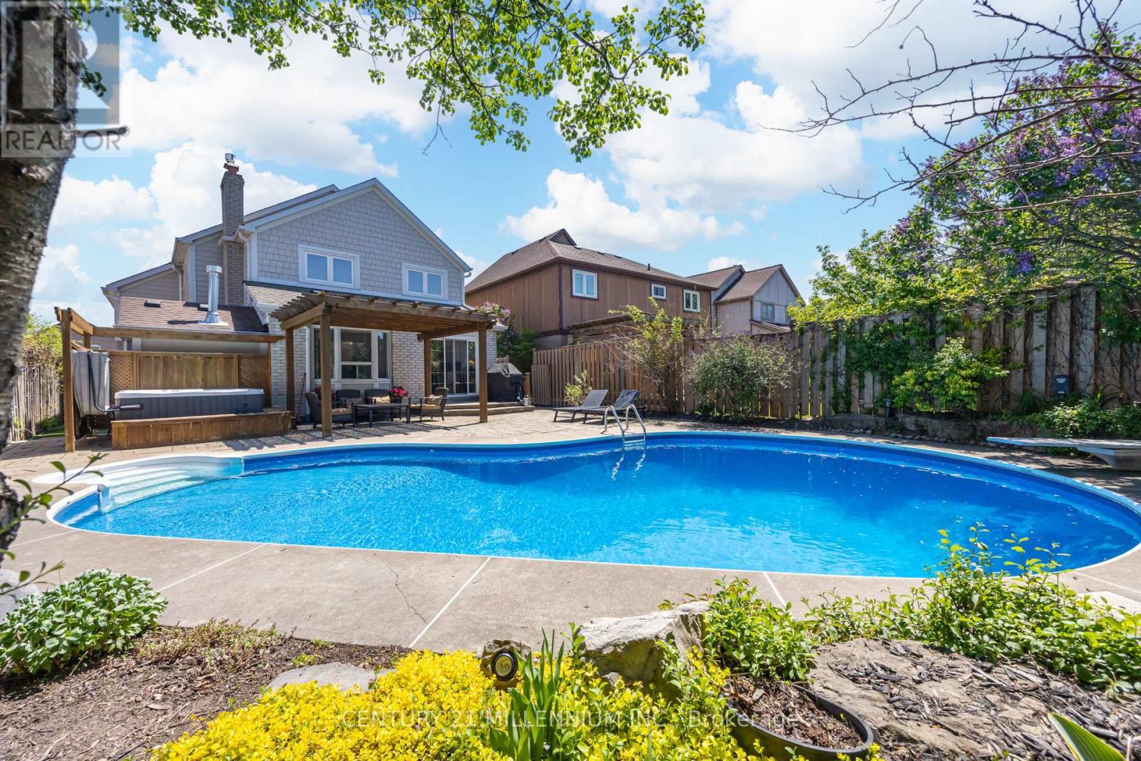 7220 Danton Promenade, Mississauga, ON - Outdoor With In Ground Pool With Deck Patio Veranda With Backyard