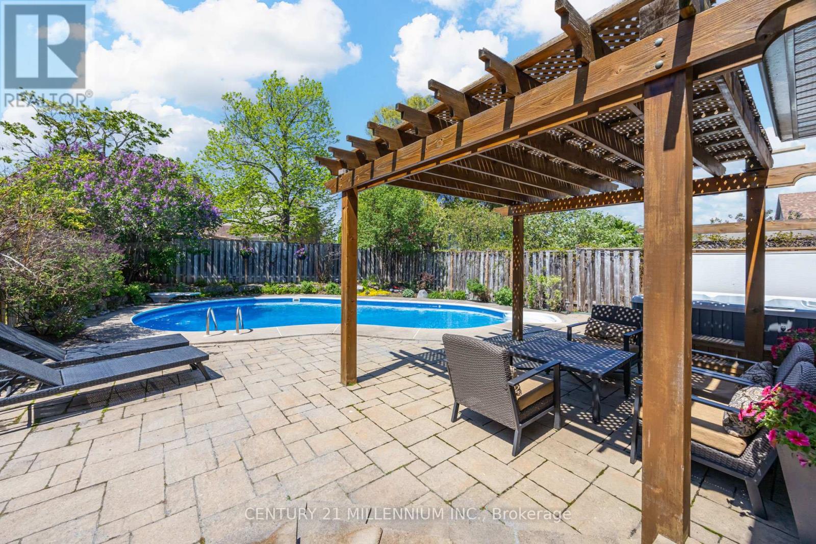 7220 Danton Promenade, Mississauga, ON - Outdoor With In Ground Pool With Deck Patio Veranda