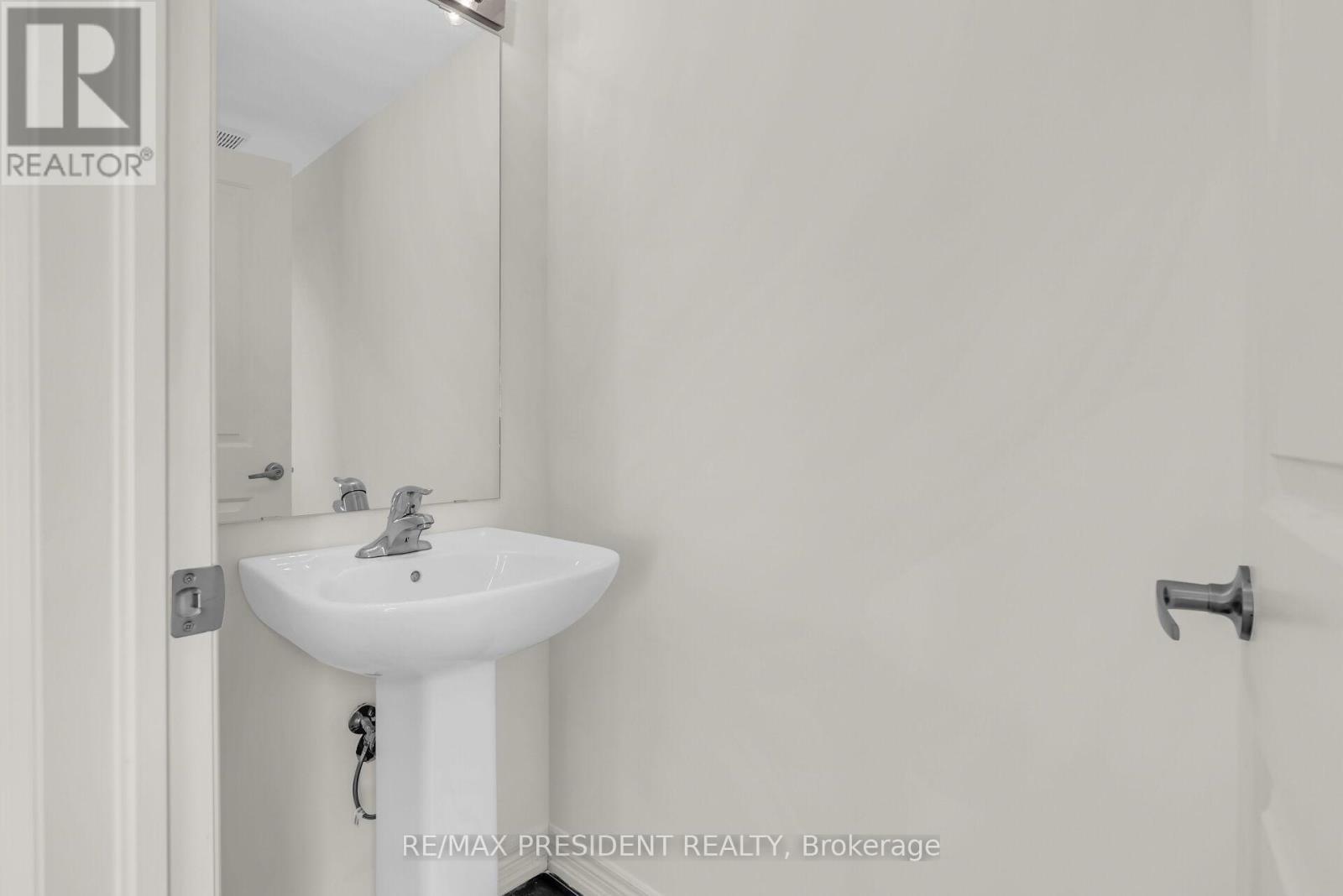 34 Queenpost Drive E, Brampton, ON - Indoor Photo Showing Bathroom