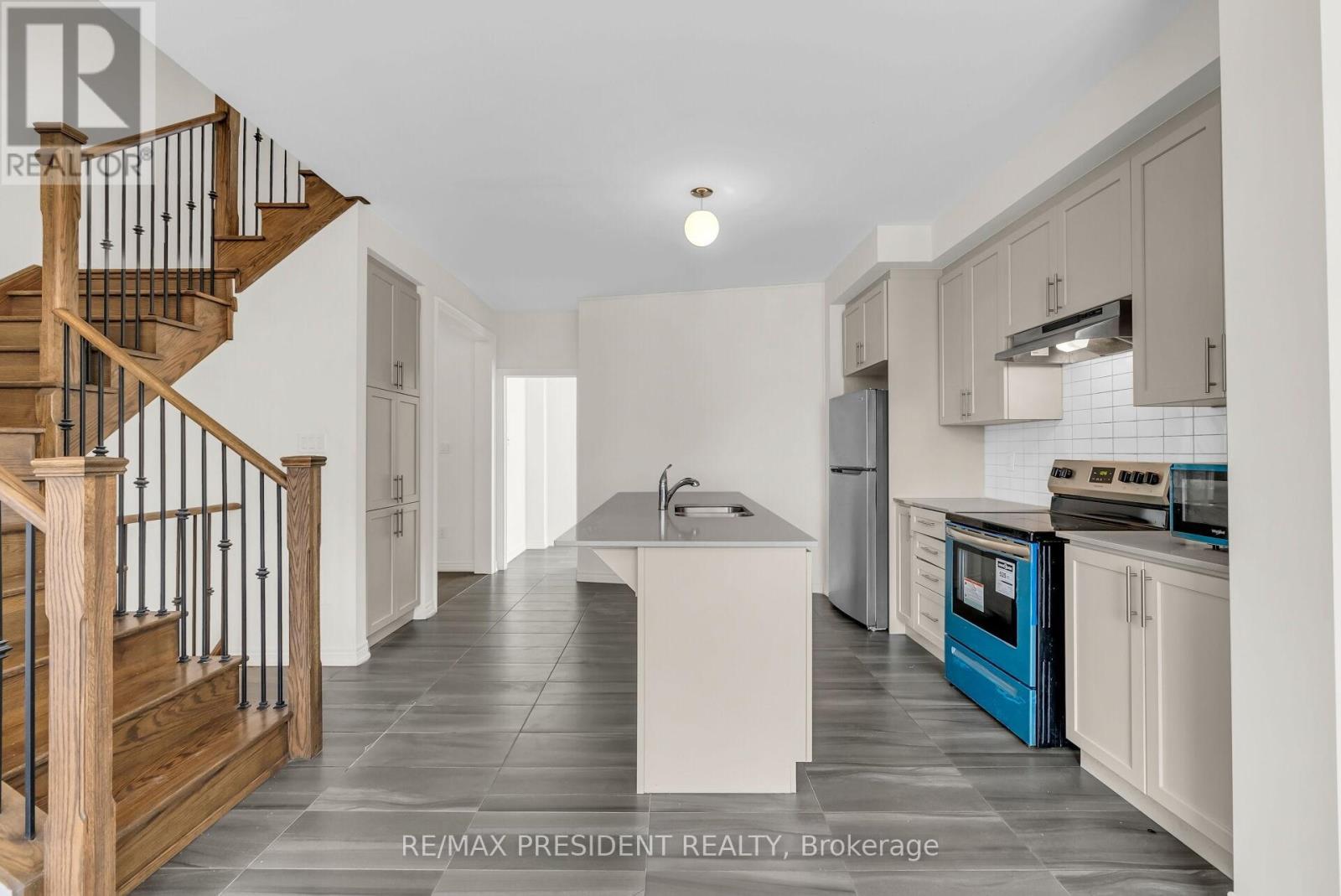 34 Queenpost Drive E, Brampton, ON - Indoor Photo Showing Kitchen