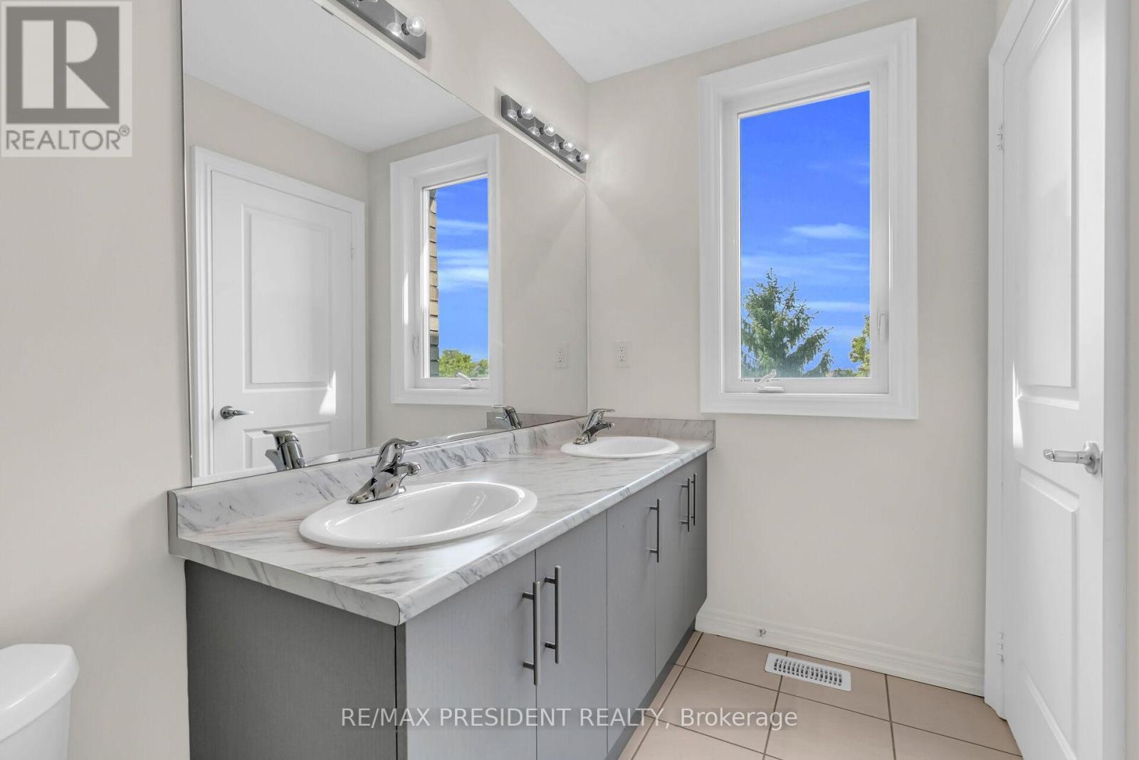 34 Queenpost Drive E, Brampton, ON - Indoor Photo Showing Bathroom
