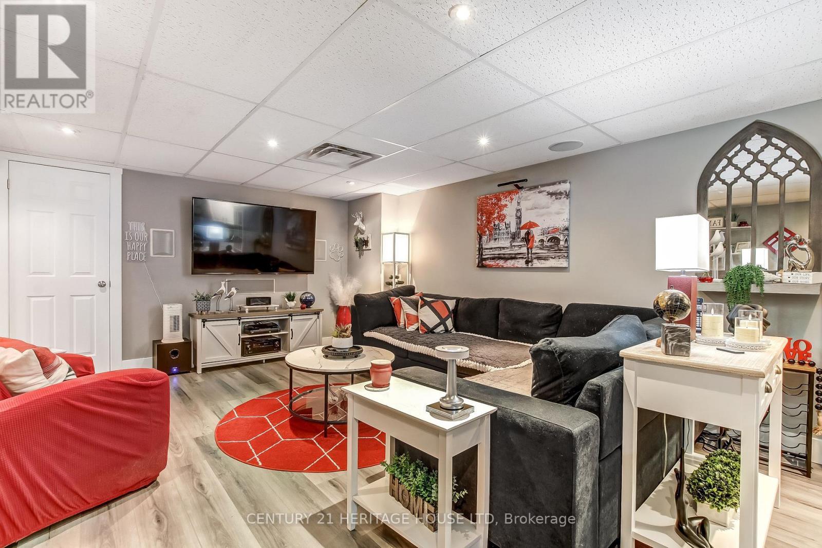 2 David Drive, St. Thomas, ON - Indoor Photo Showing Living Room