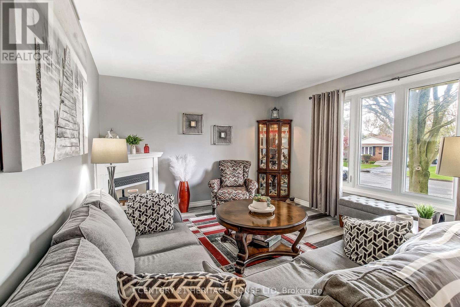 2 David Drive, St. Thomas, ON - Indoor Photo Showing Living Room