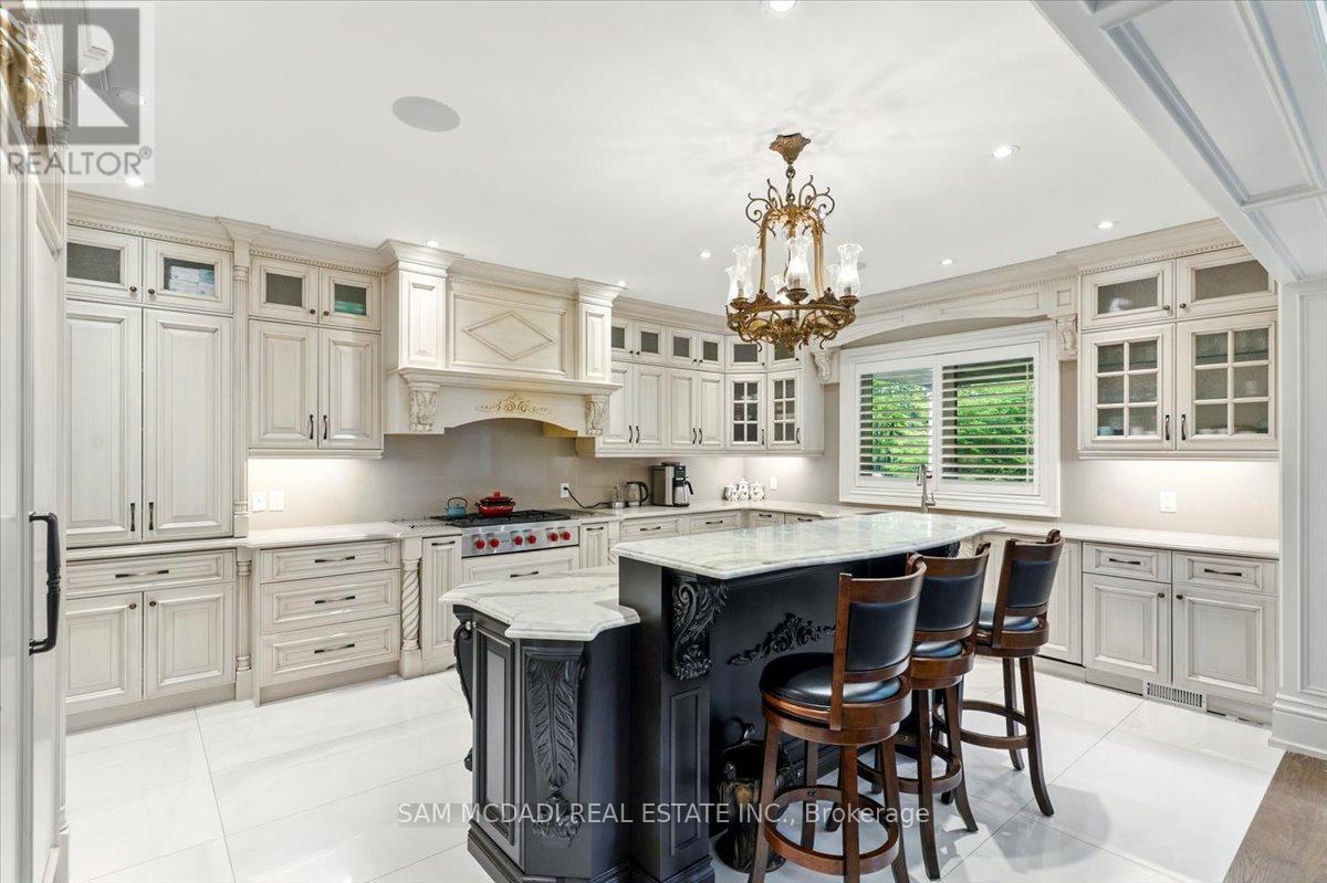 883 Parkland Avenue, Mississauga, ON - Indoor Photo Showing Kitchen With Upgraded Kitchen