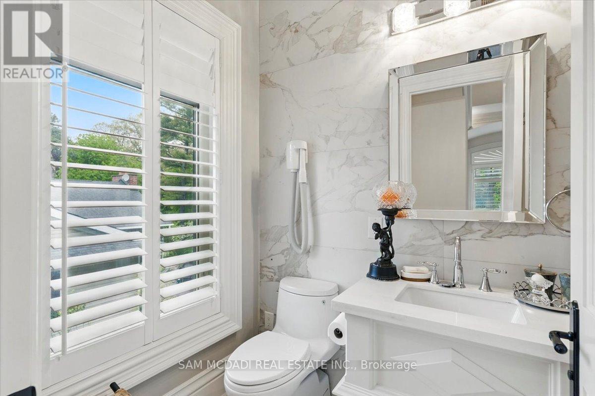 883 Parkland Avenue, Mississauga, ON - Indoor Photo Showing Bathroom