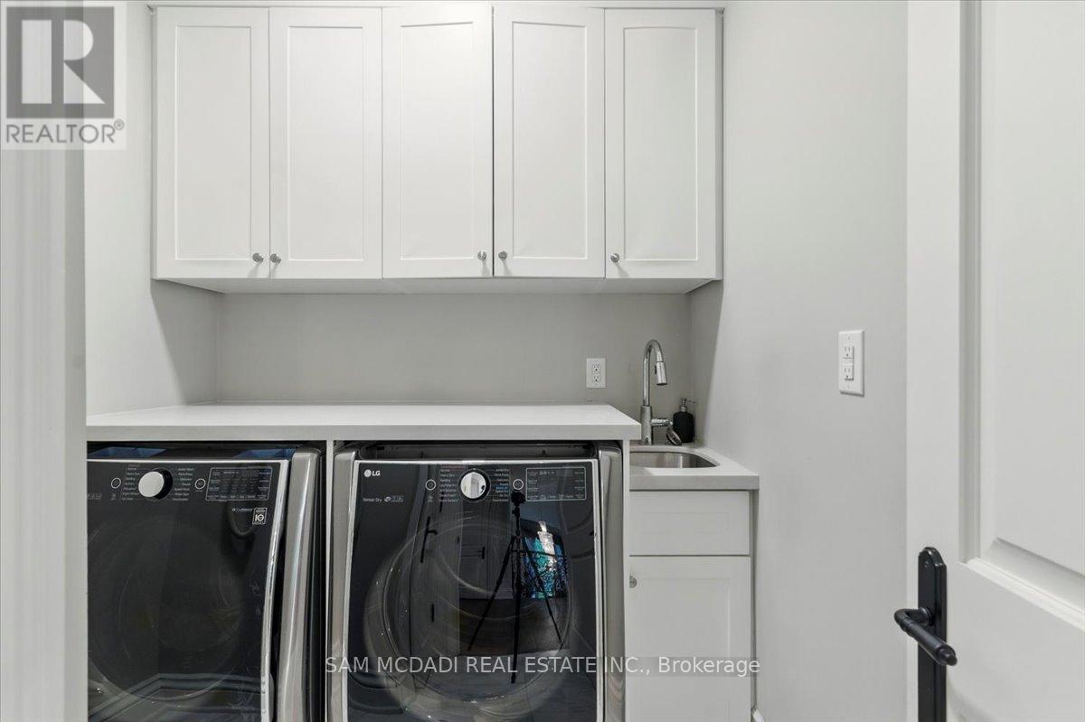 883 Parkland Avenue, Mississauga, ON - Indoor Photo Showing Laundry Room