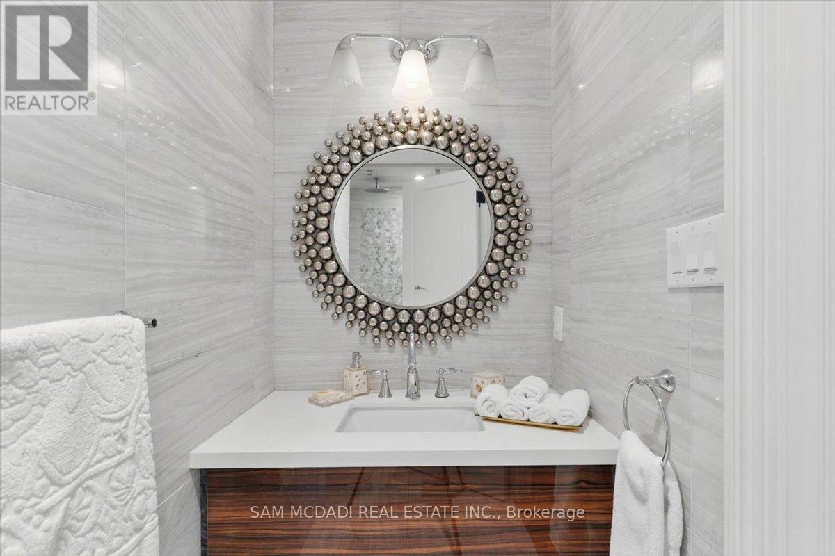 883 Parkland Avenue, Mississauga, ON - Indoor Photo Showing Bathroom