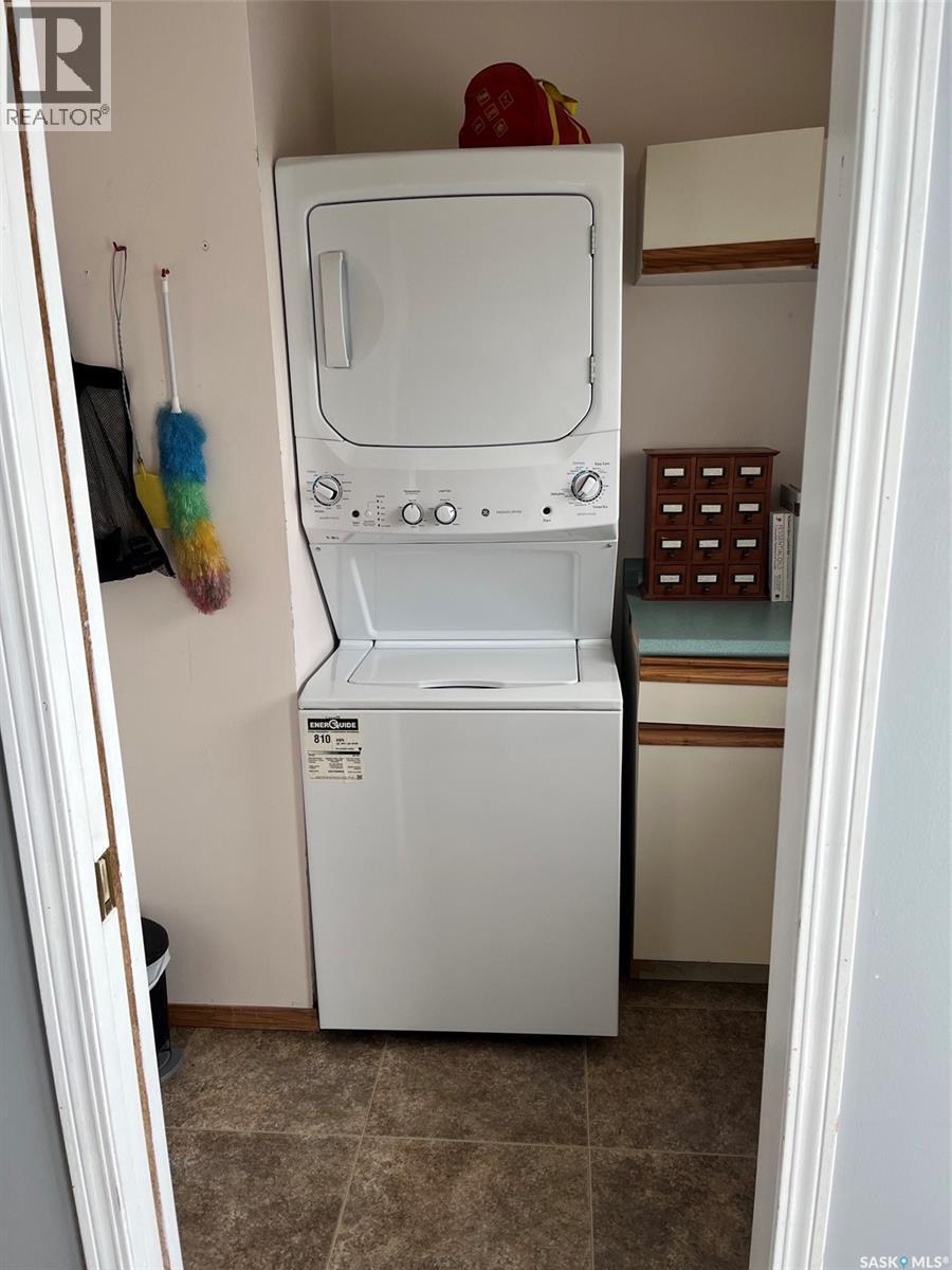 404 Petterson Drive, Estevan, SK - Indoor Photo Showing Laundry Room