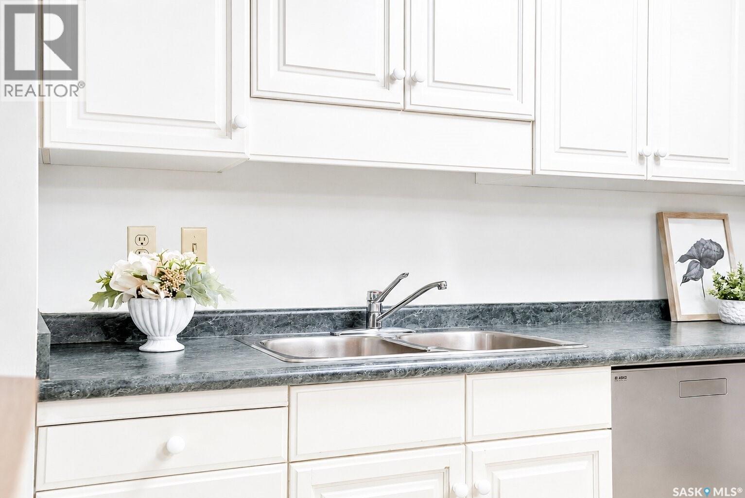 101 410 Main Street, Saskatoon, SK - Indoor Photo Showing Kitchen With Double Sink