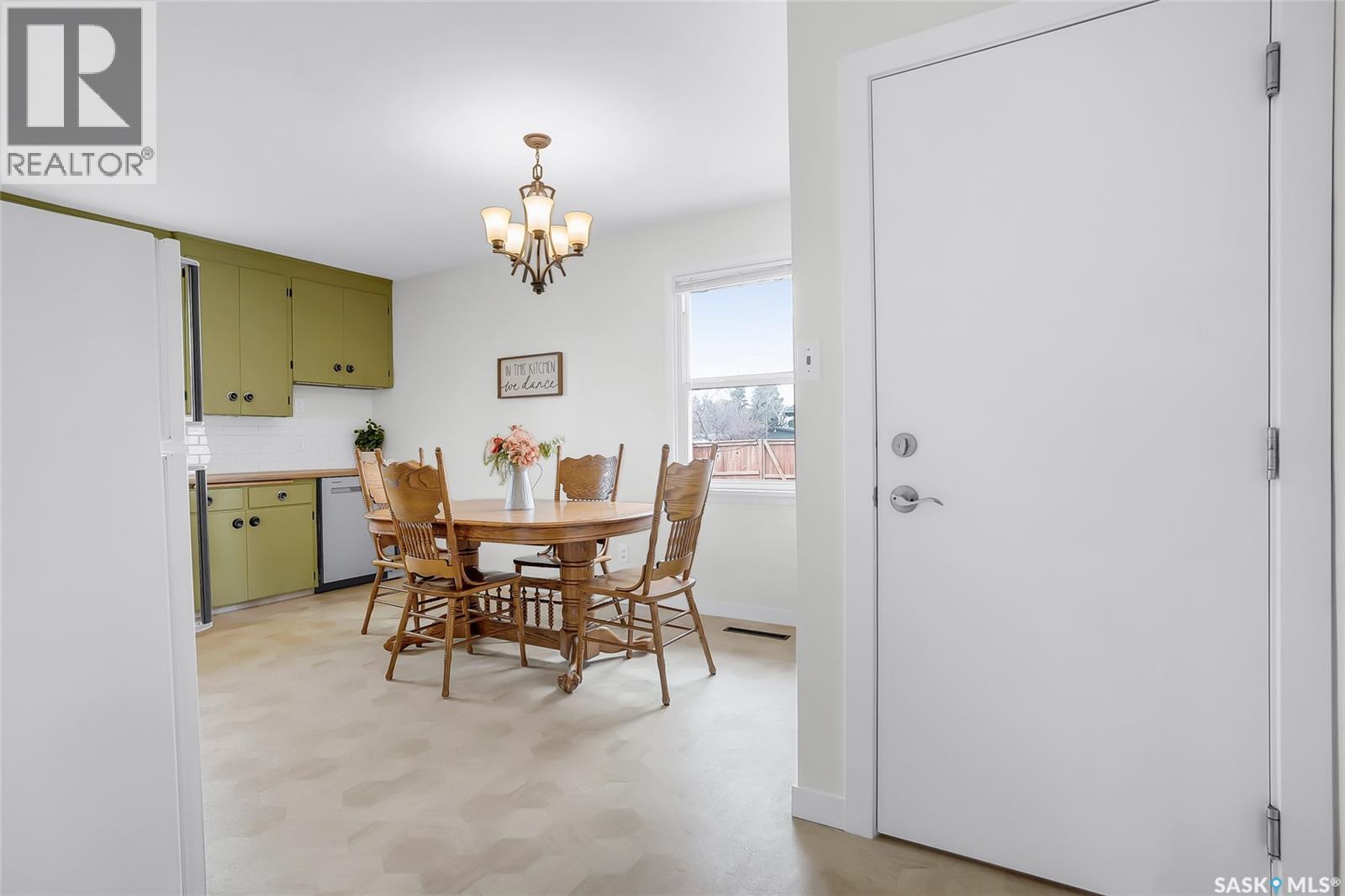 1601 Cumberland Avenue S, Saskatoon, SK - Indoor Photo Showing Dining Room