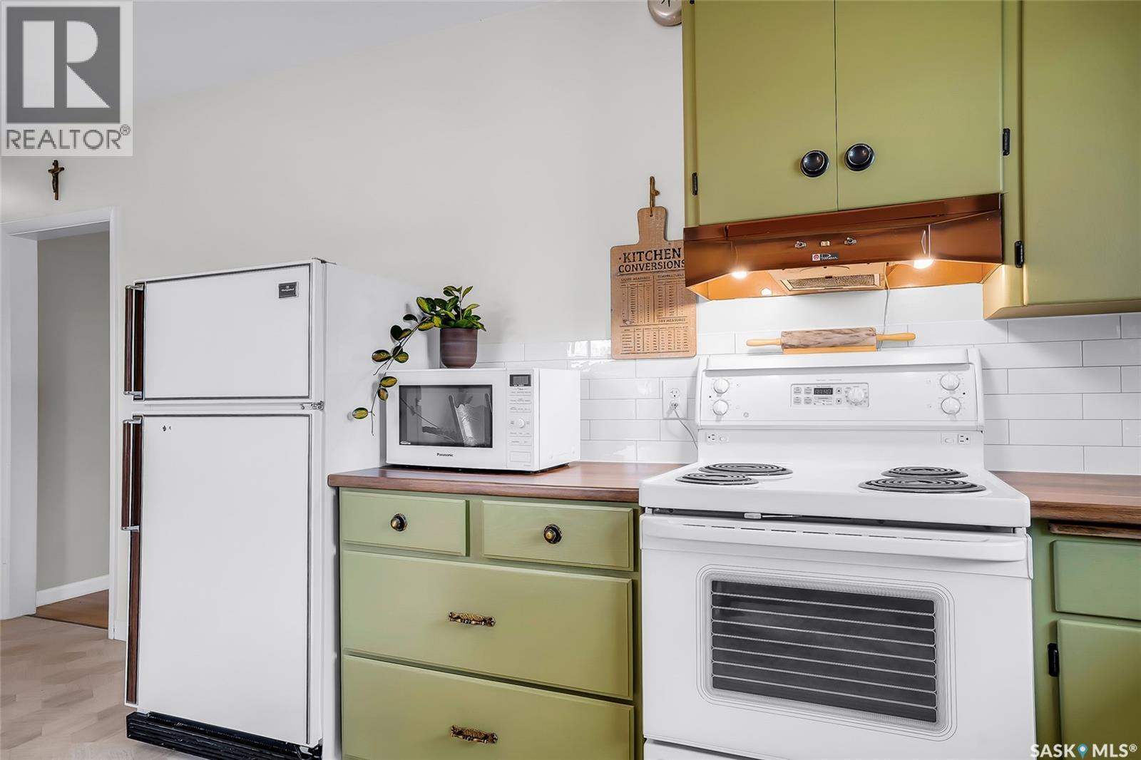 1601 Cumberland Avenue S, Saskatoon, SK - Indoor Photo Showing Kitchen