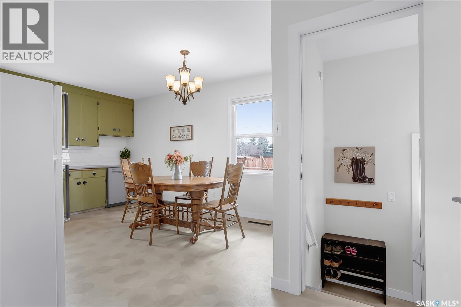 1601 Cumberland Avenue S, Saskatoon, SK - Indoor Photo Showing Dining Room