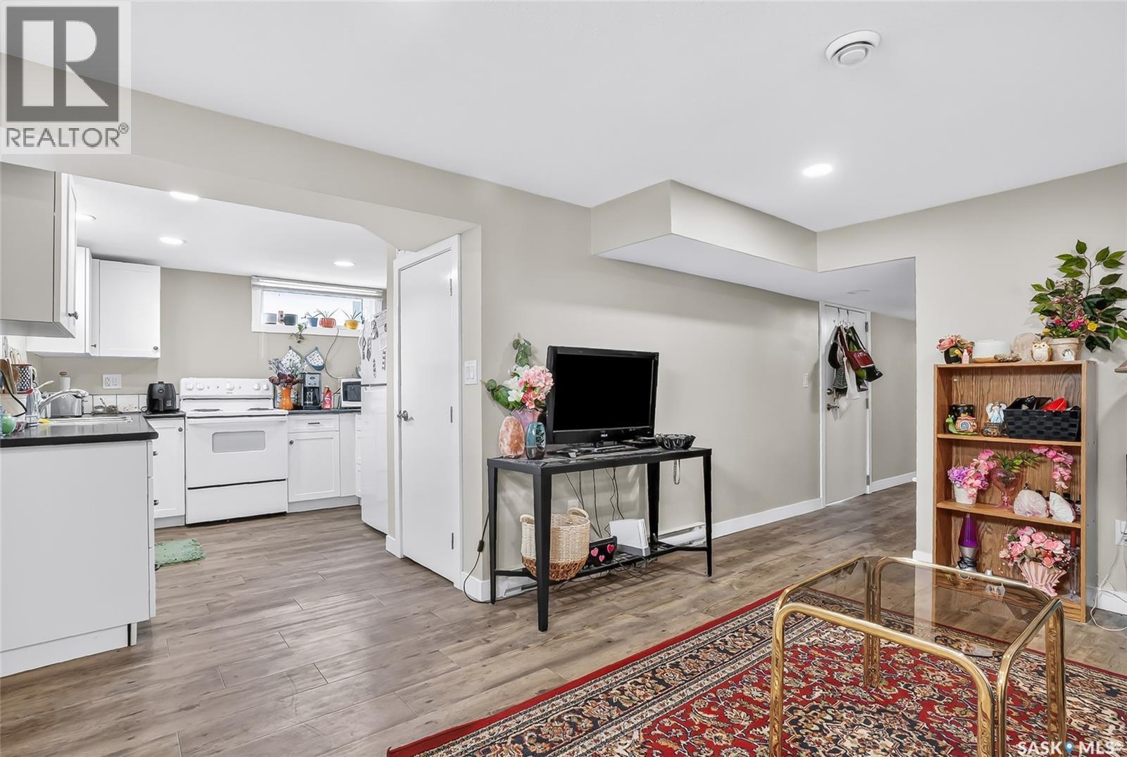 1601 Cumberland Avenue S, Saskatoon, SK - Indoor Photo Showing Kitchen