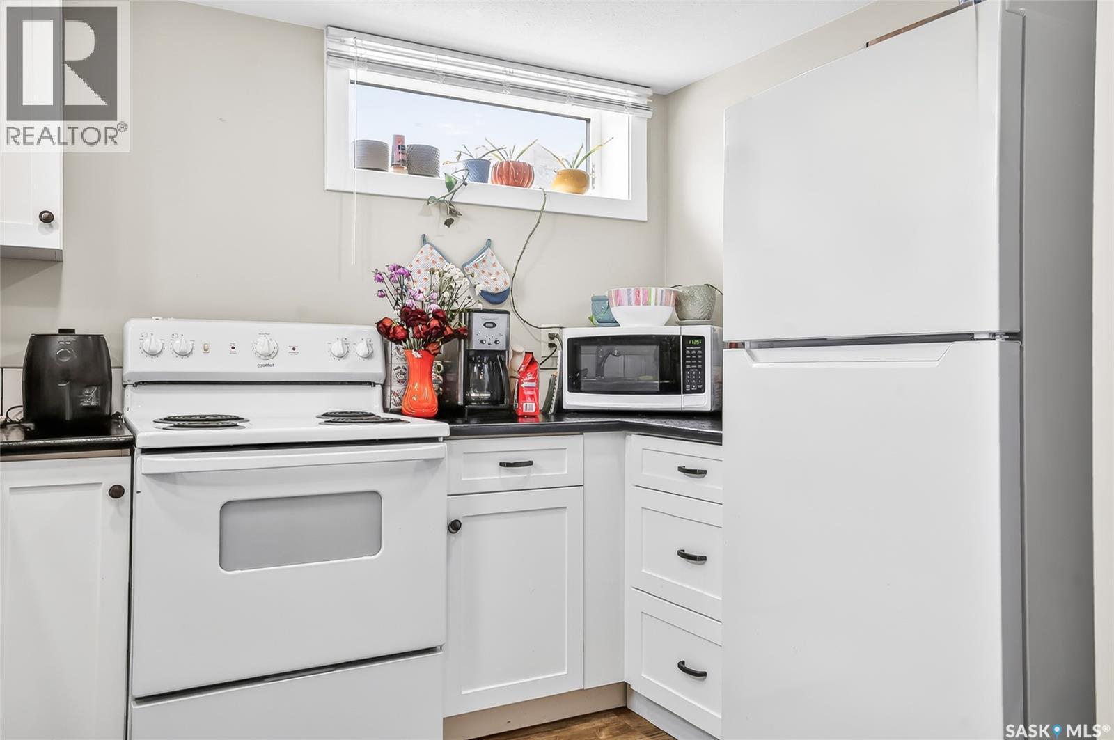 1601 Cumberland Avenue S, Saskatoon, SK - Indoor Photo Showing Kitchen
