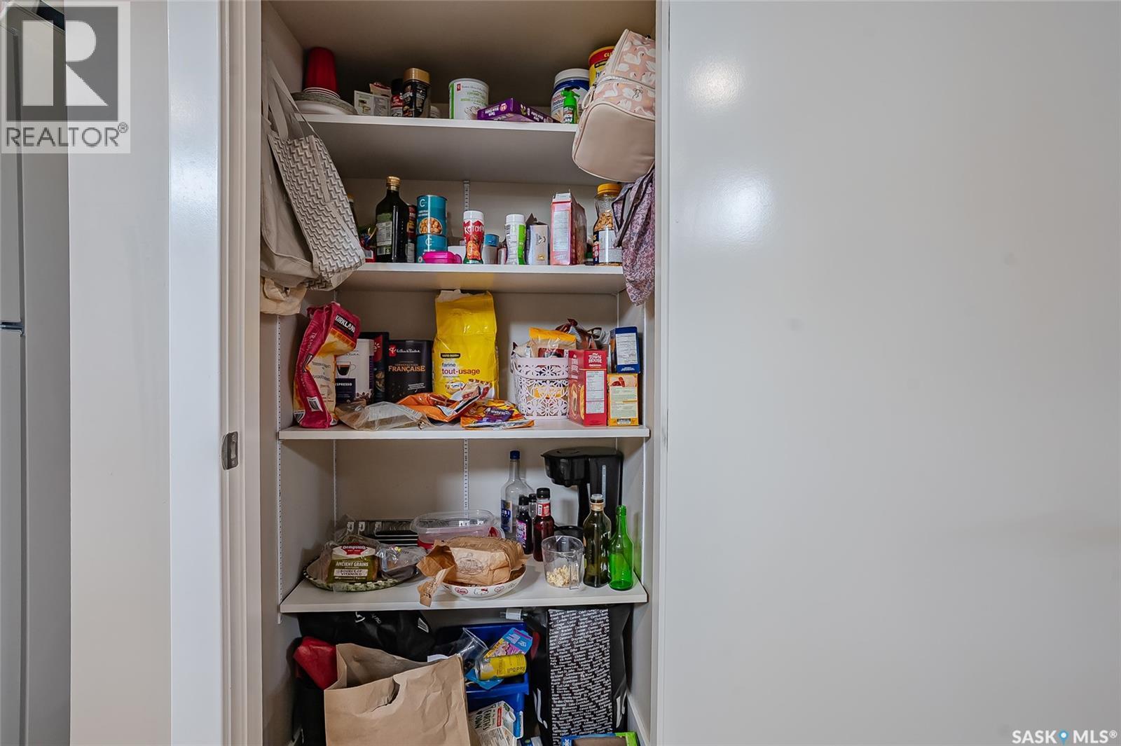 1601 Cumberland Avenue S, Saskatoon, SK - Indoor With Storage