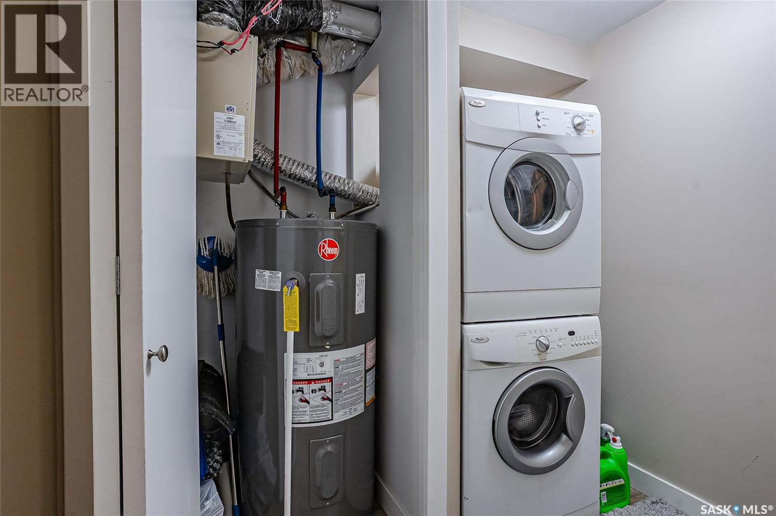 1601 Cumberland Avenue S, Saskatoon, SK - Indoor Photo Showing Laundry Room