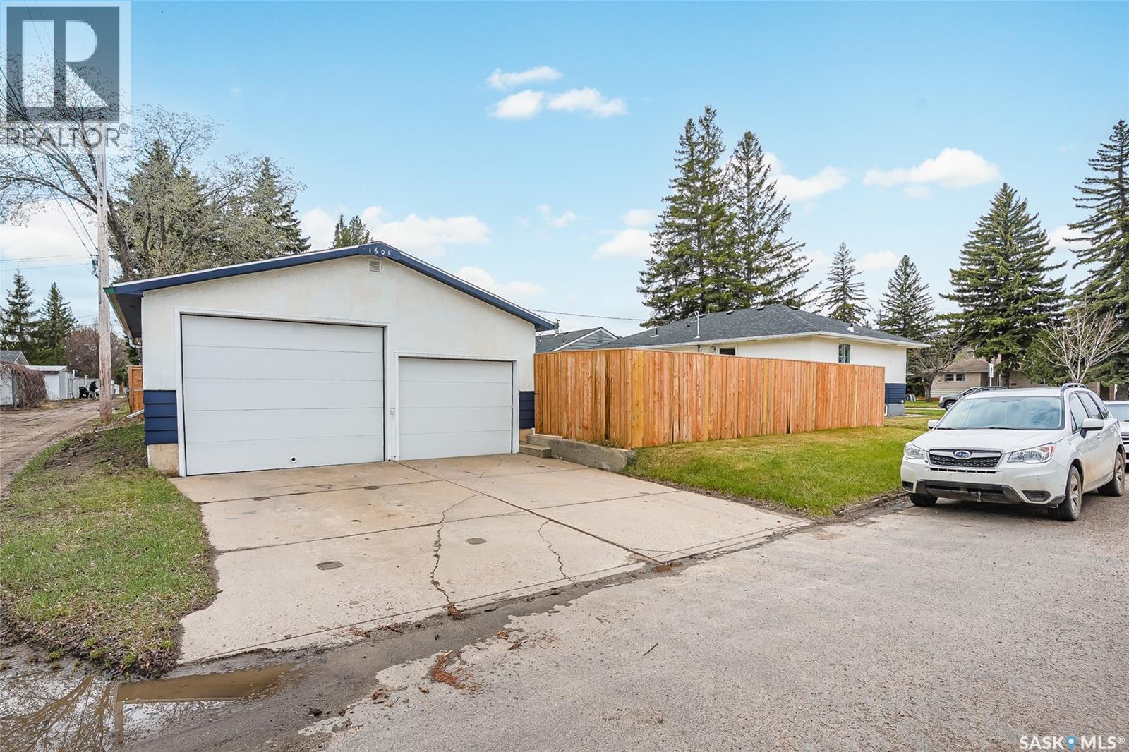 1601 Cumberland Avenue S, Saskatoon, SK - Outdoor