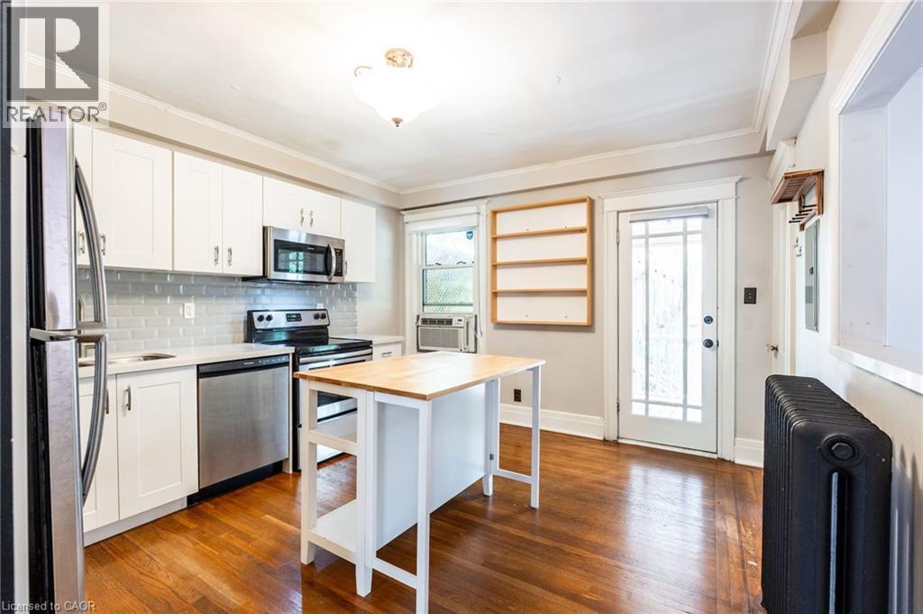 137 Sherman Avenue S, Hamilton, ON - Indoor Photo Showing Kitchen