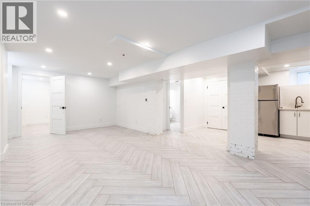 137 Sherman Avenue S, Hamilton, ON - Indoor Photo Showing Other Room