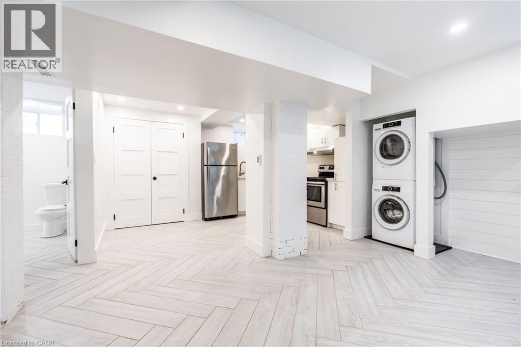 137 Sherman Avenue S, Hamilton, ON - Indoor Photo Showing Laundry Room