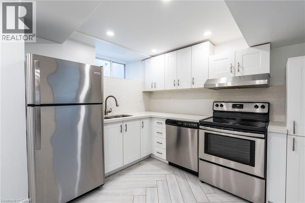 137 Sherman Avenue S, Hamilton, ON - Indoor Photo Showing Kitchen