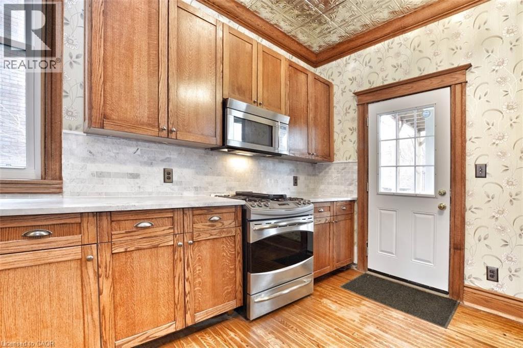 137 Sherman Avenue S, Hamilton, ON - Indoor Photo Showing Kitchen