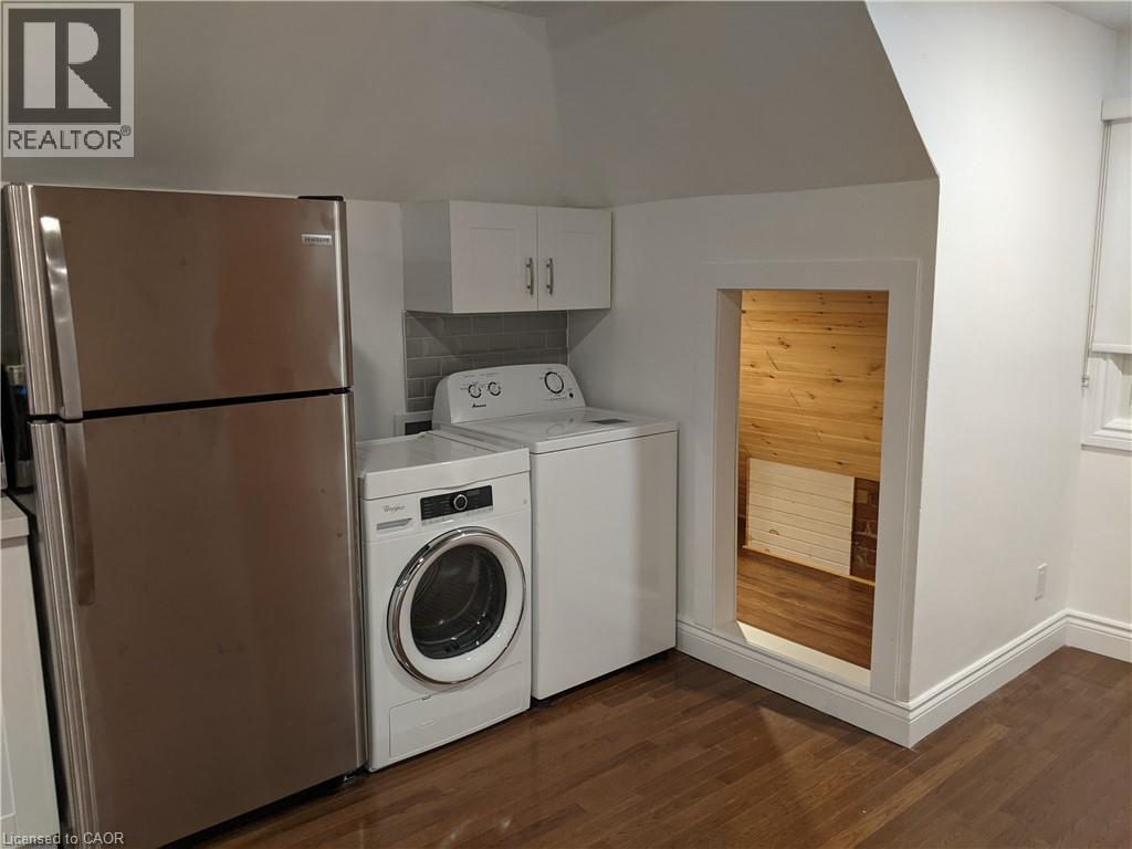 137 Sherman Avenue S, Hamilton, ON - Indoor Photo Showing Laundry Room