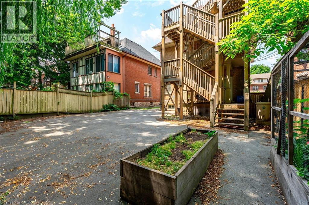 137 Sherman Avenue S, Hamilton, ON - Outdoor