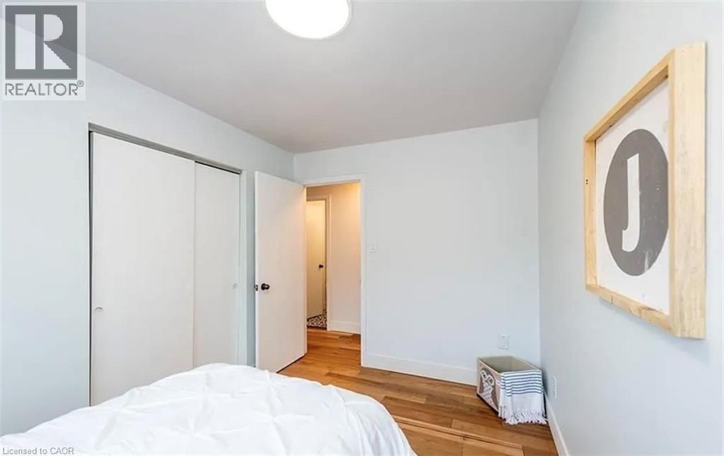 10 Sandlyn Court, Hamilton, ON - Indoor Photo Showing Bedroom