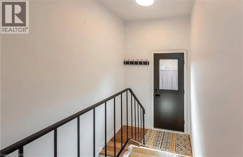 10 Sandlyn Court, Hamilton, ON - Indoor Photo Showing Other Room