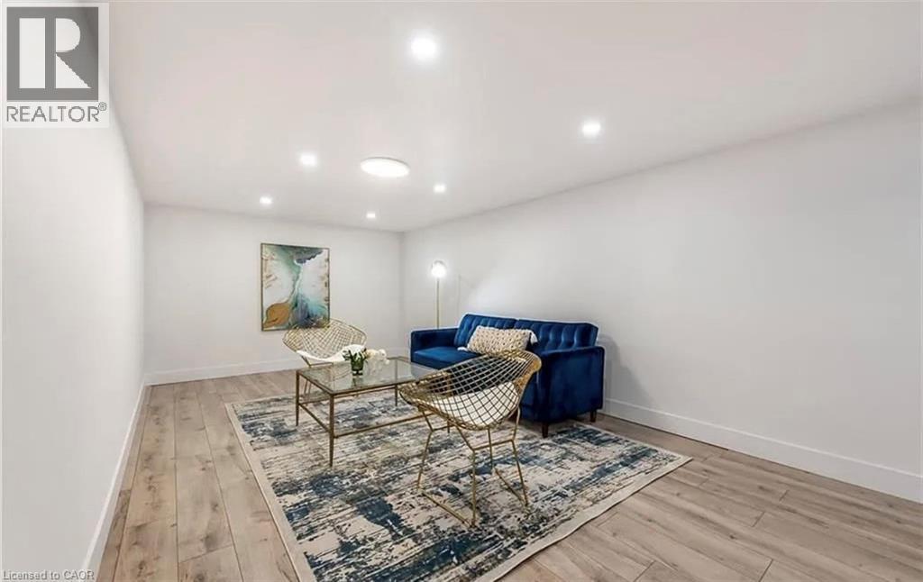 10 Sandlyn Court, Hamilton, ON - Indoor Photo Showing Other Room