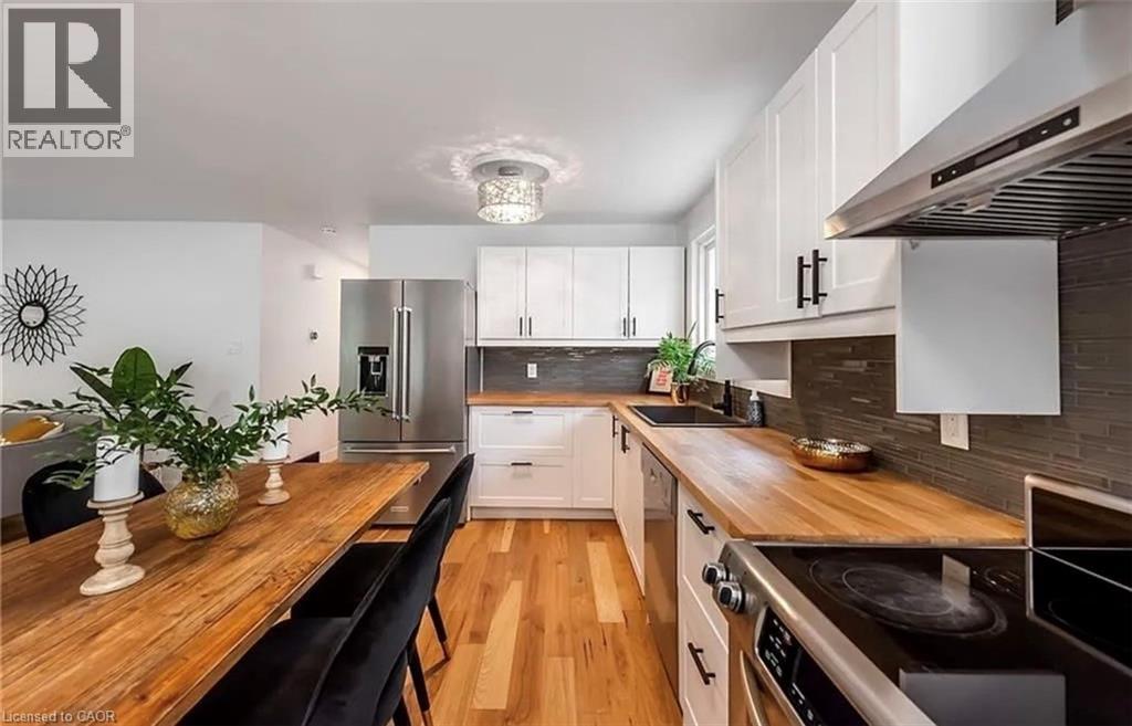 10 Sandlyn Court, Hamilton, ON - Indoor