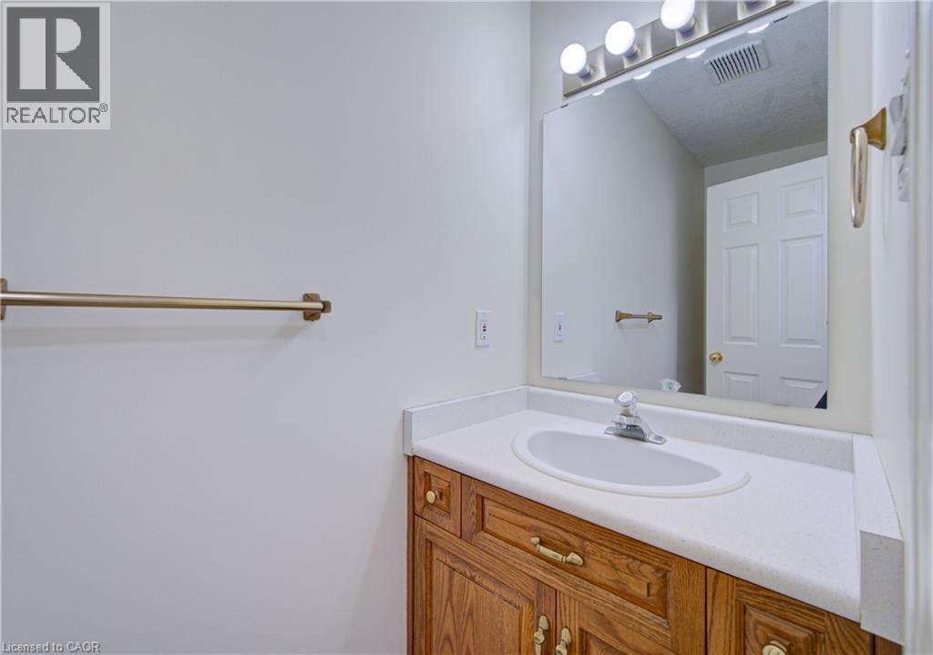 225 Dartmoor Crescent, Waterloo, ON - Indoor Photo Showing Bathroom