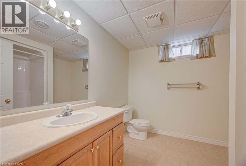 225 Dartmoor Crescent, Waterloo, ON - Indoor Photo Showing Bathroom