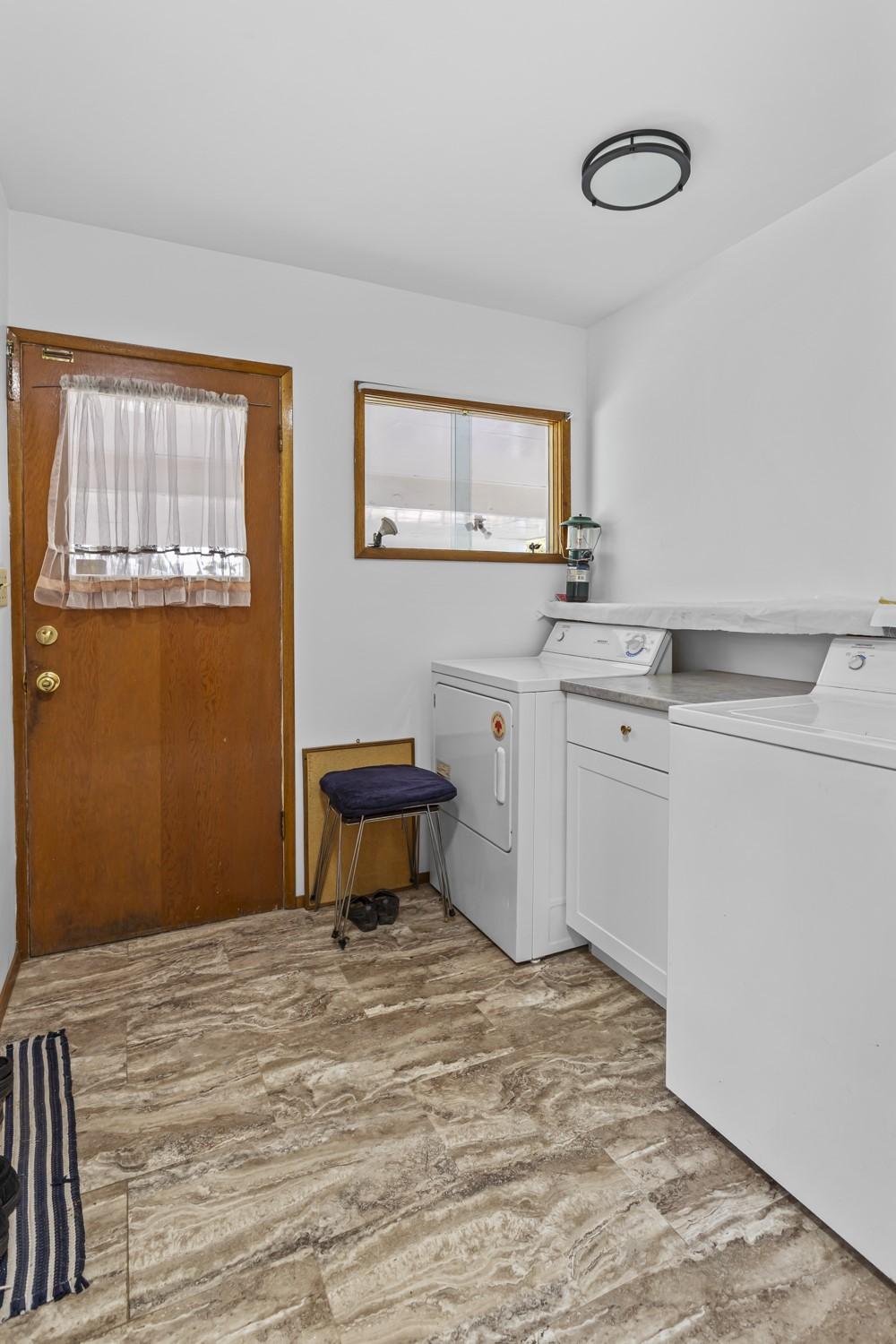 215 33Rd Avenue, Erickson, BC - Indoor Photo Showing Laundry Room