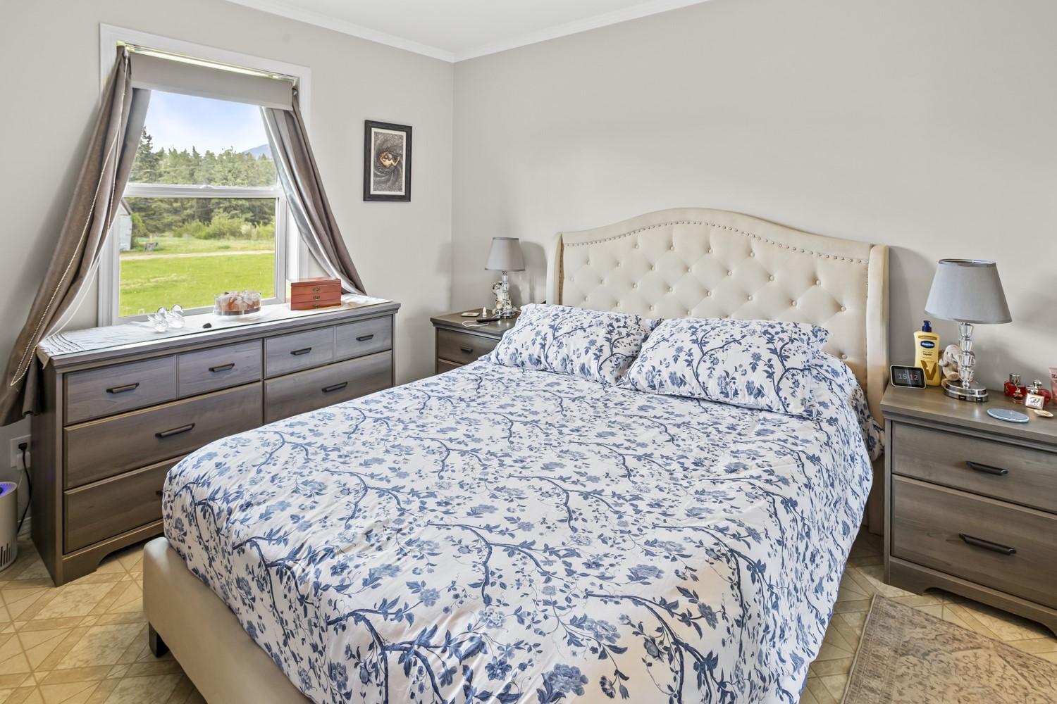 1027 Huscroft Road, Lister, BC - Indoor Photo Showing Bedroom