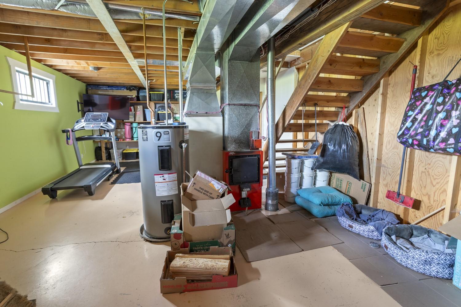 1027 Huscroft Road, Lister, BC - Indoor Photo Showing Basement