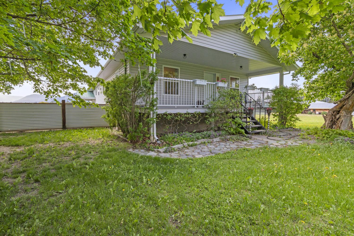 1027 Huscroft Road, Lister, BC - Outdoor With Deck Patio Veranda