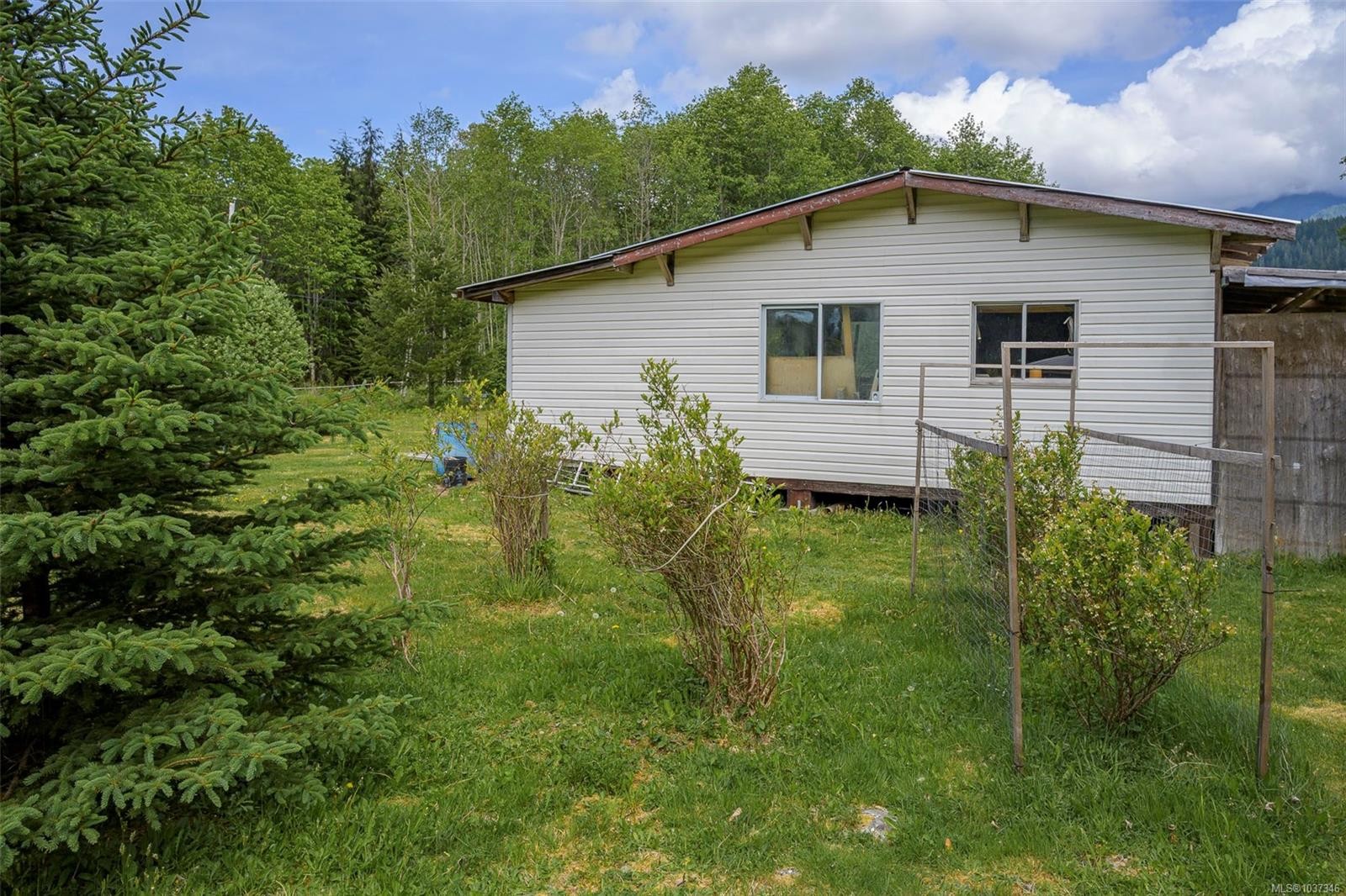 400 Dyer Rd, Sayward, BC
