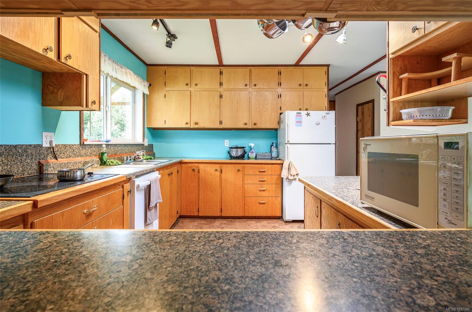 400 Dyer Rd, Sayward, BC