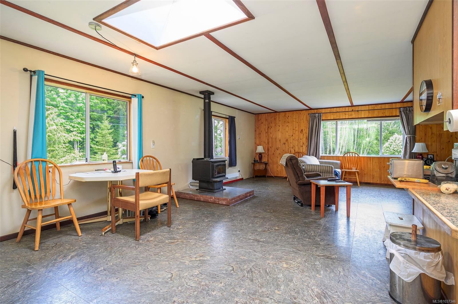 400 Dyer Rd, Sayward, BC