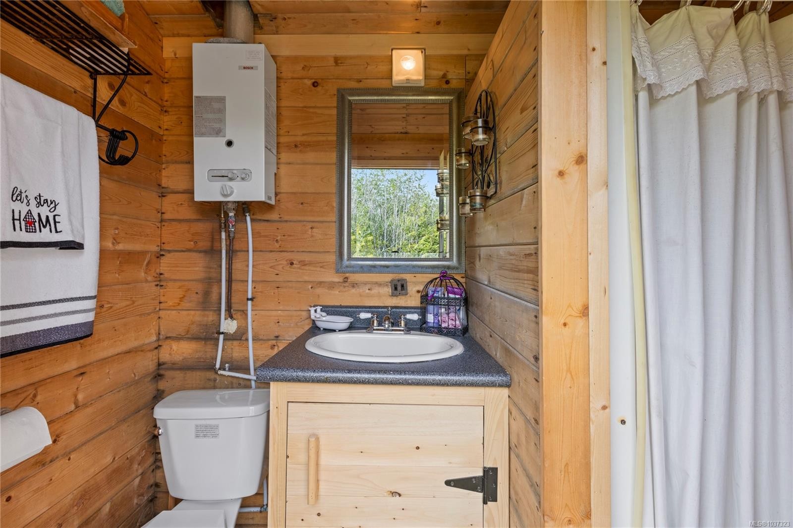 1082 Sixth Ave, Ucluelet, BC