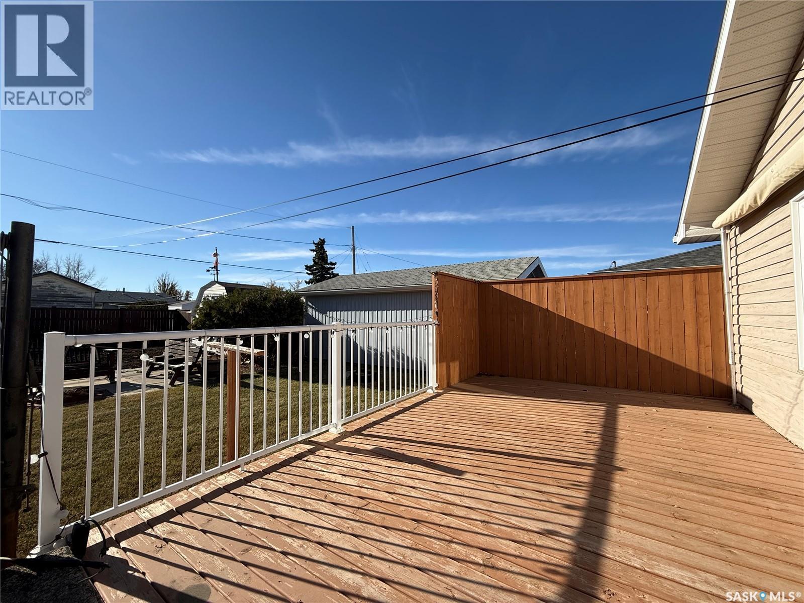326 3Rd Avenue Sw, Eston, SK - Outdoor With Exterior