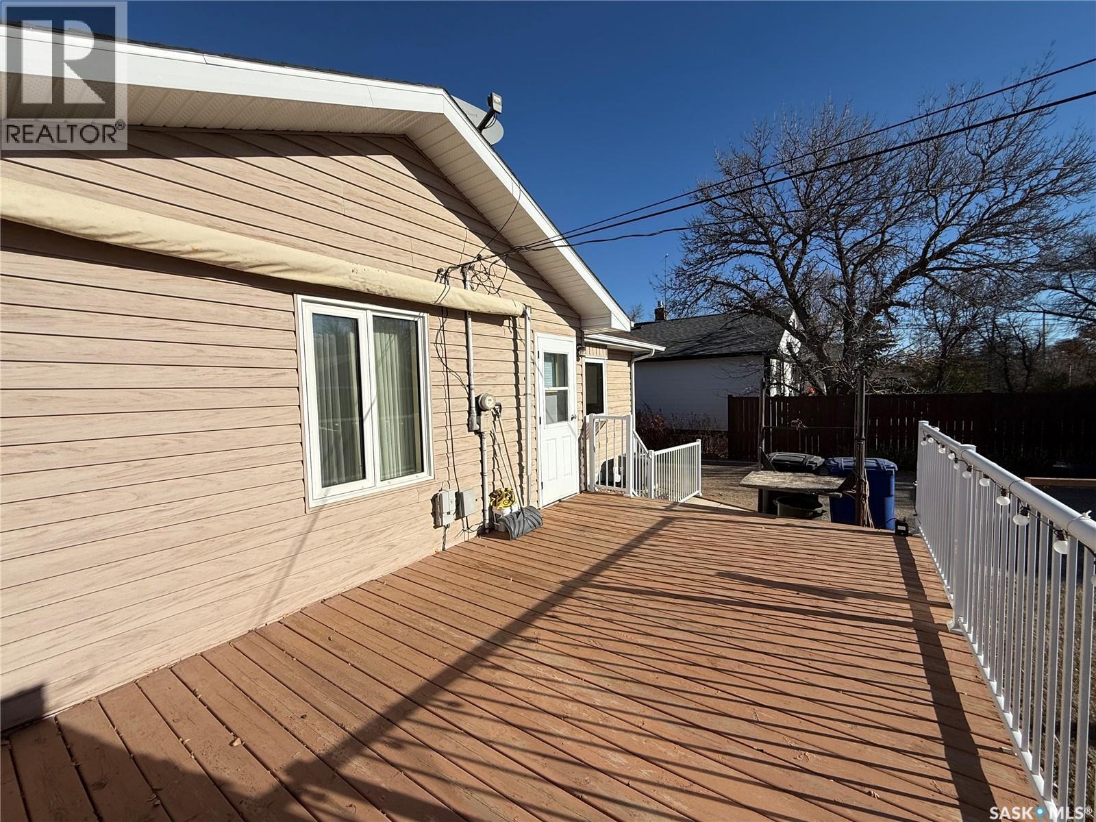 326 3Rd Avenue Sw, Eston, SK - Outdoor With Deck Patio Veranda With Exterior