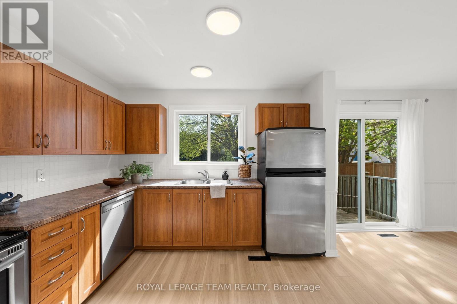 93 Hewitt Way, Ottawa, ON - Indoor Photo Showing Kitchen