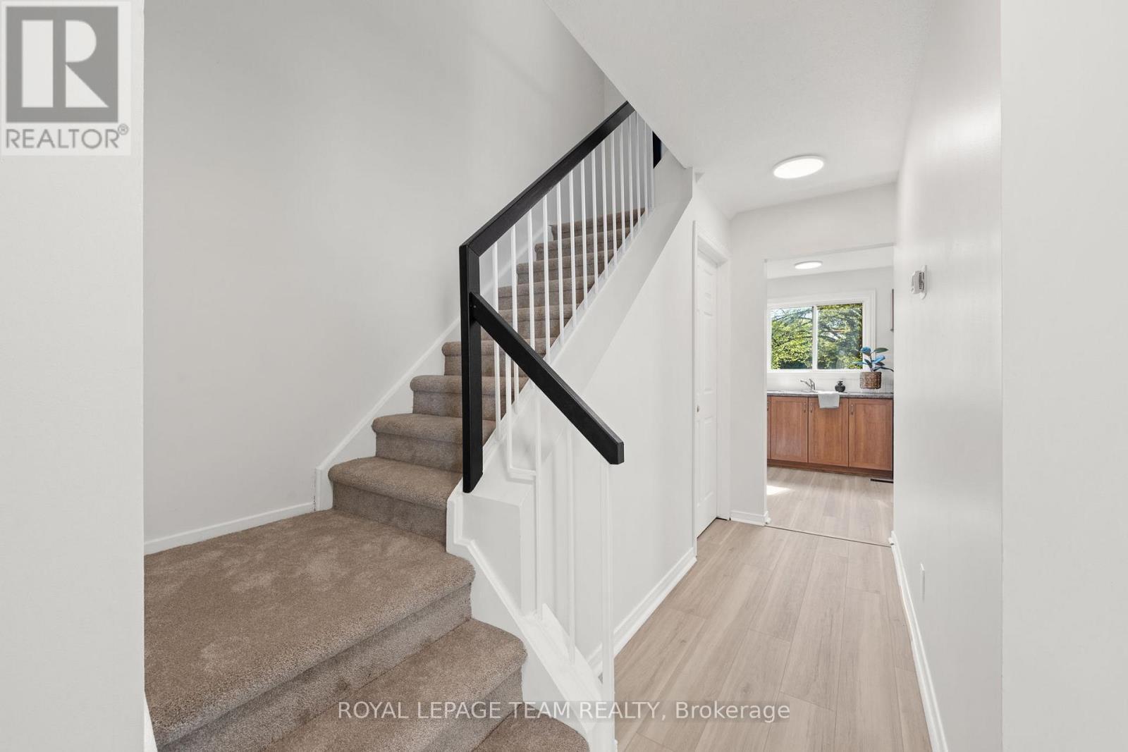 93 Hewitt Way, Ottawa, ON - Indoor Photo Showing Other Room